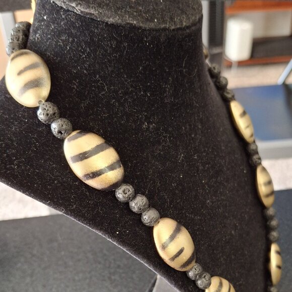 NECKLACE - Picture 3 of 3